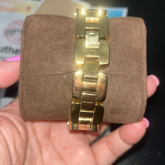 Michael KorsChampagne colored/Gold toned steel Ø24 mm